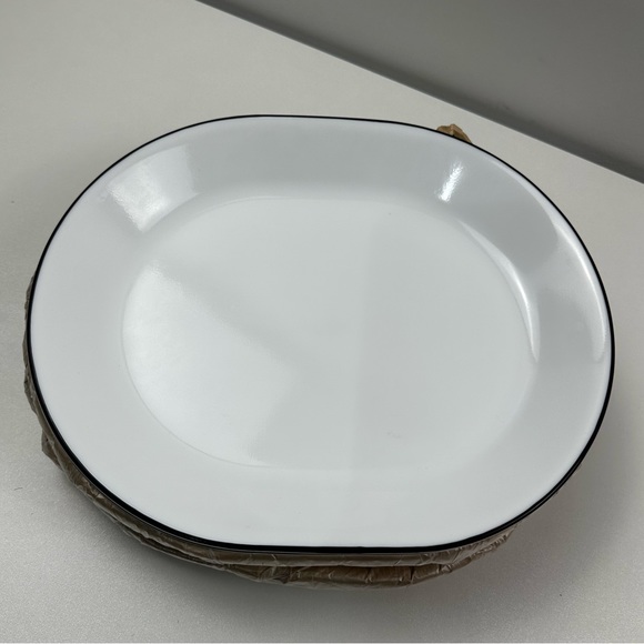 NWT Set of 8 Corelle Corningware Ovale Plates- White with black contour - Picture 1 of 5